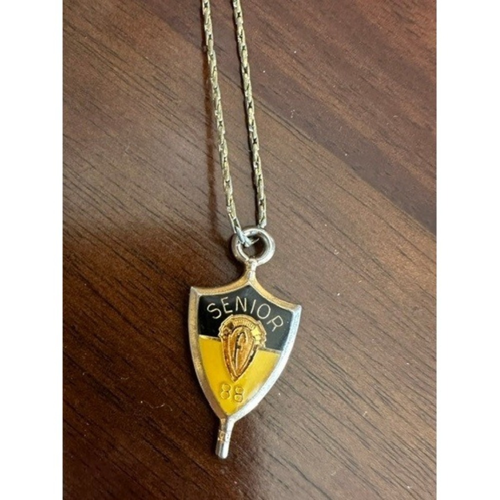Vintage Jostens Senior 88 Shield Pendant Necklace Gold‎ Tone Enamel 18 Inch